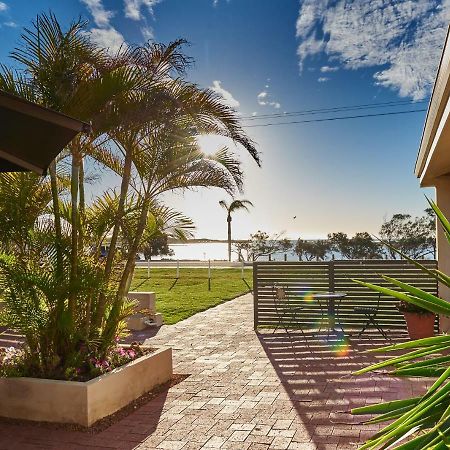 Api Pelican Beach Front Apartments Калбарри Экстерьер фото